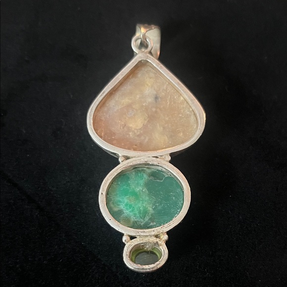 Elegant Sterling Silver Pendant with Chrysoprase Green and Peach Tan Moonstones - Picture 4 of 4
